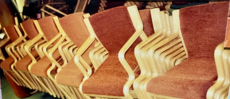 Lammhults Opalenstolar omklääda i tyg från Marks Pelle Vävare åt Sthlms Universitet, 2001